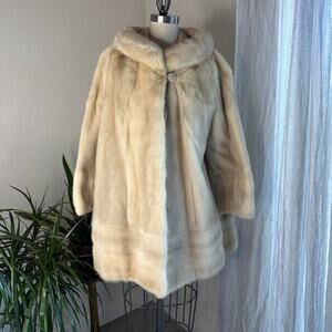 Women’s Medium Coat Cream Mink Fur Swing Cape Mid Century Vintage